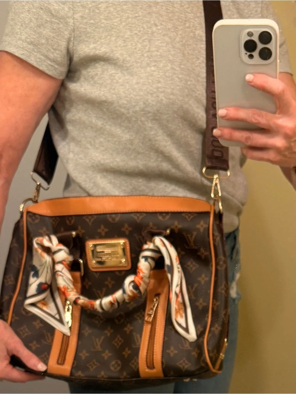 Source Unknown Brown Monogram bag with Tan Trim
